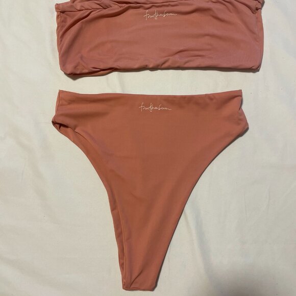 437 THE AUBREY BIKINI TOP / PINK (SM) - Picture 2 of 5